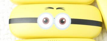 Cartoon Minions Design Sunglasses Case